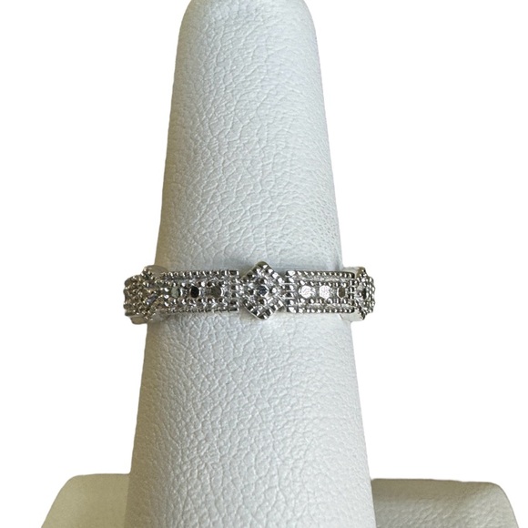 Genuine diamond and 925 silver dainty band ring size 6 - Picture 6 of 15